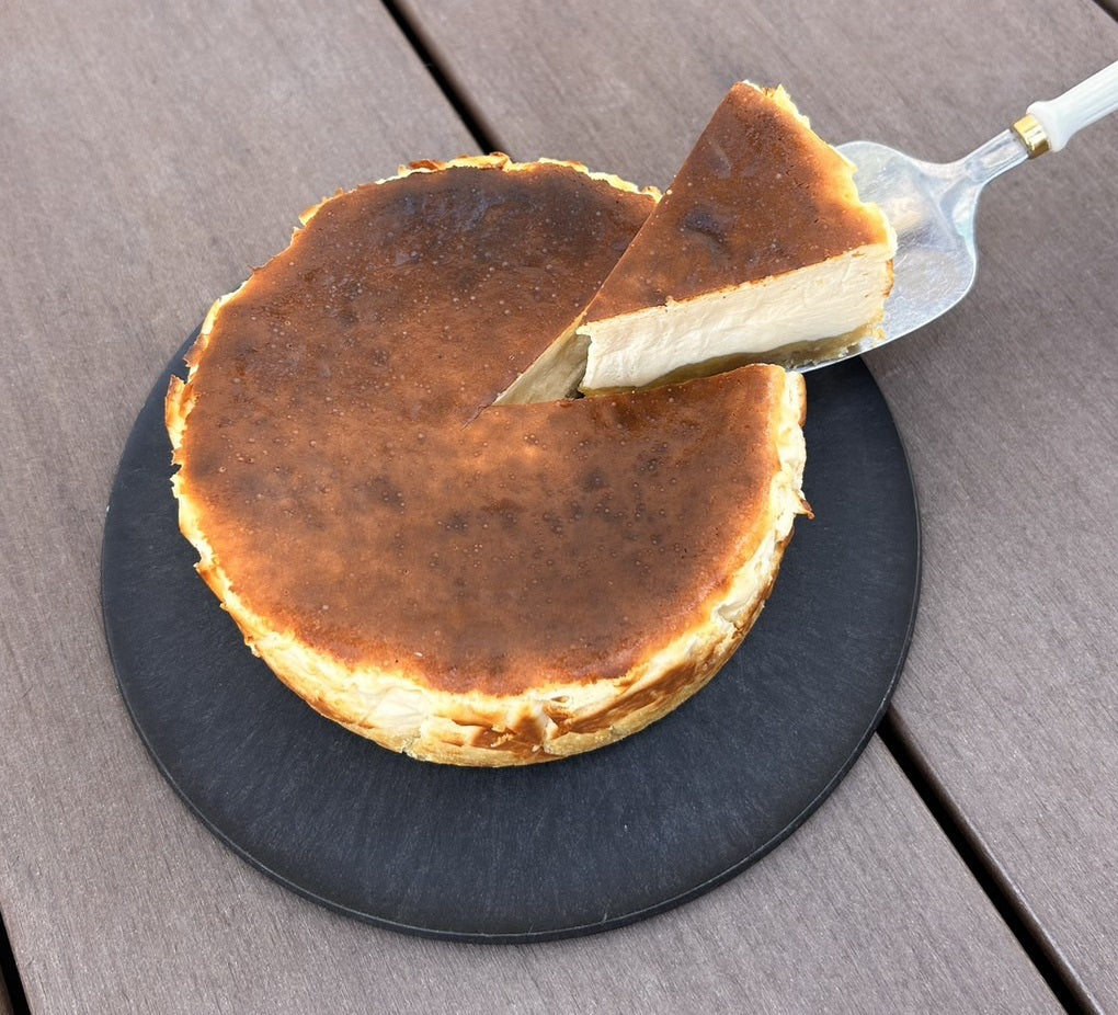 とろ~りバスクチーズケーキ(ホール)